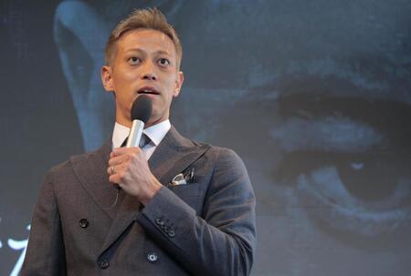 　立ち上げた新ブランドへの思いを語る本田圭佑（撮影・吉澤敬太）