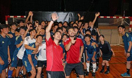 南野拓実＆菅原由勢　高校サッカー部を“初体験”　菅原は高校時代の意外な秘話も明かす「新しい空気を吸えて良い時間だった」