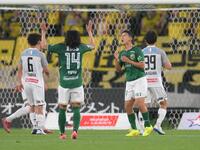 　後半、シュートが決まらず悔しがる東京Ｖ・川崎修平（右）