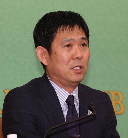 　会見をするサッカー日本代表・森保監督（撮影・佐々木彰尚）