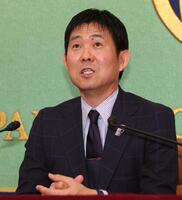 　会見をするサッカー日本代表・森保監督（撮影・佐々木彰尚）