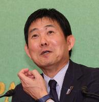 　会見をするサッカー日本代表・森保監督（撮影・佐々木彰尚）