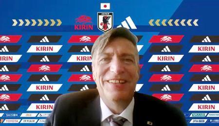 　オンラインで取材に応じる、サッカー女子日本代表のニールセン監督＝１７日