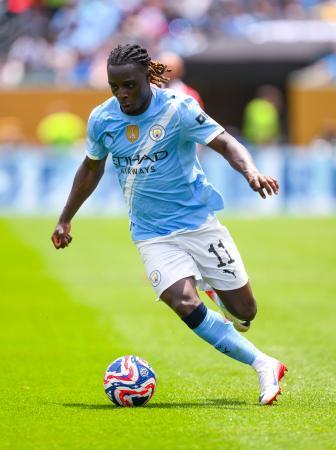 　ウィダド・カサブランカとの試合でドリブルするマンチェスター・シティーのドク＝１８日（ゲッティ＝共同）