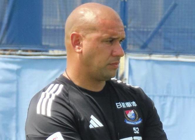 　横浜Ｍ・パトリック・キスノーボ監督