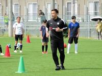 元日本代表の岡崎慎司氏が地元・兵庫でサッカー教室に参加「先輩