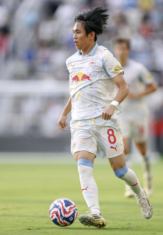 　アルヒラル戦の後半、出場したザルツブルクの北野＝ワシントン（ゲッティ＝共同）