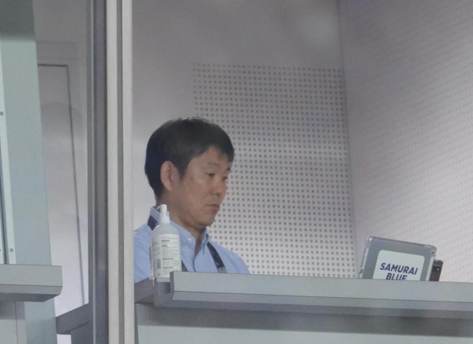 　視察する日本代表の森保監督（撮影・吉澤敬太）