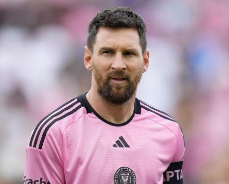 メッシの年俸は２９億円超　２１クラブの総額上回る