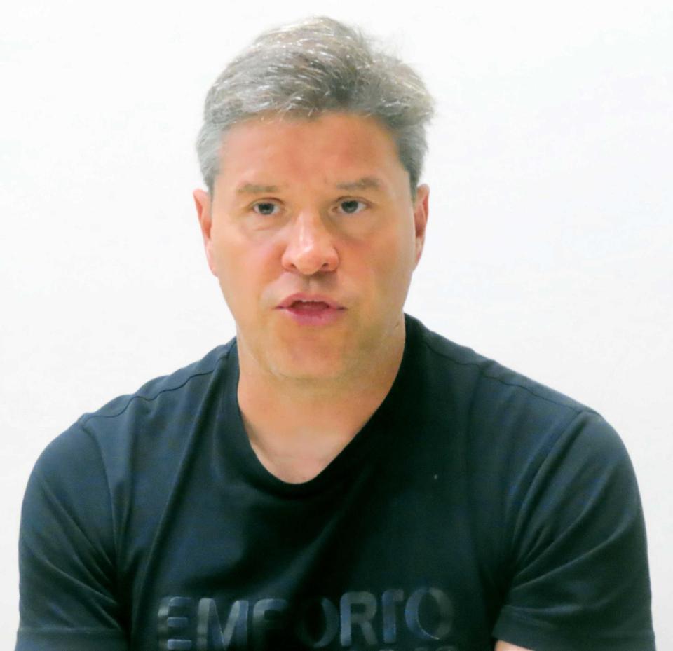 　クラブハウス内で取材に応じた柏のリカルド・ロドリゲス監督