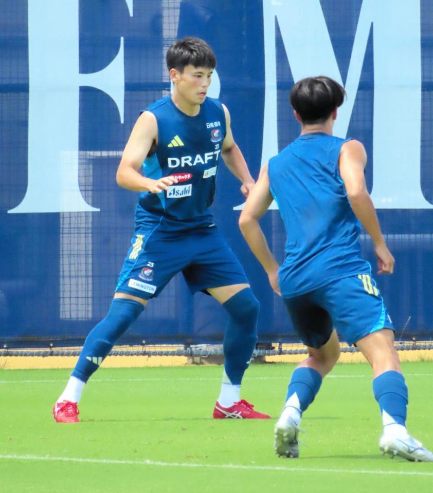 　練習で軽快な動きを見せた横浜ＭのＦＷ宮市亮