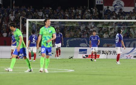 　前半、先制を許した横浜Ｍイレブン（撮影・石井剣太郎）