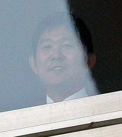 　視察する日本代表・森保監督（撮影・石井剣太郎）