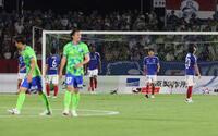 　前半、先制を許した横浜Ｍイレブン（撮影・石井剣太郎）