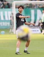 　練習で汗を流す川崎・高井幸大（撮影・石井剣太郎）