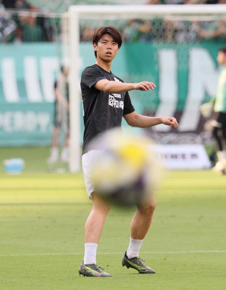 　練習で汗を流す川崎・高井幸大（撮影・石井剣太郎）