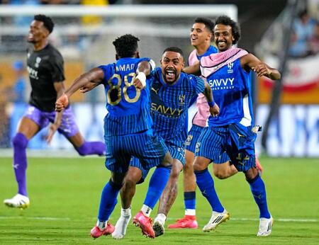 アルヒラル金星　マンＣ撃破！アジア唯一の生き残りが８強　延長激闘制した　ＤＦクリバリ「今夜は幸せだ」