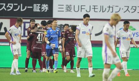 　広島に勝利し、喜ぶ神戸イレブン（撮影・坂部計介）