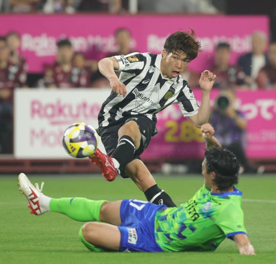 神戸が4発大勝で2位浮上 MF扇原の先制ダイレクトボレー