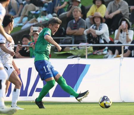 カズ４０周年記念試合は鈴鹿が３点差を追いつき激戦ドロー　カズは前半出場で見せ場　５８歳１３０日の最年長出場記録更新
