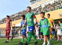　スタメン出場した鈴鹿・三浦知良