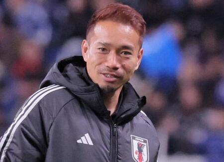 長友佑都はベンチスタート　出場すればカタールＷ杯以来約２年半ぶり　日本代表Ｅ－１香港戦のスタメン発表