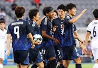 　前半、先制ゴールを決め、喜ぶジャーメイン（中央）　