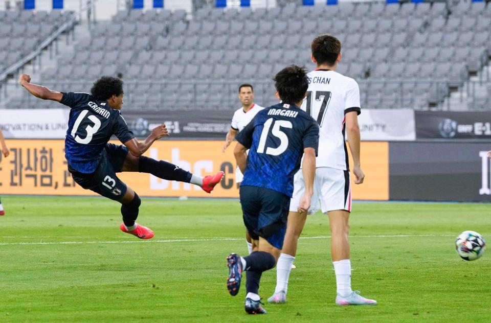 　日本－香港　前半、先制ゴールを決めるジャーメイン