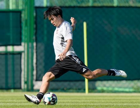 　中国戦に向け、調整する田中聡＝安養（共同）