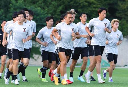 日本代表・長友「燃えてきている」　１２日・中国戦でカタールＷ杯以来の出場見込み「存在価値示さないと」
