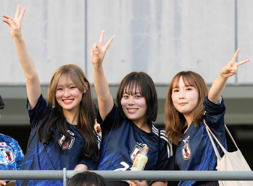 　中国戦に駆けつけた日本サポーター（共同）