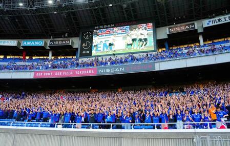 　名古屋戦で盛り上がる横浜Ｍサポーター