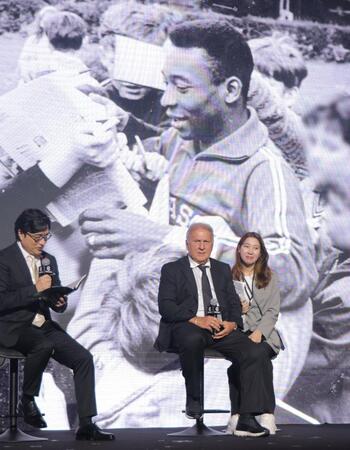 　ペレさんとの思い出を語るジーコ氏（中央）＝撮影・吉澤敬太