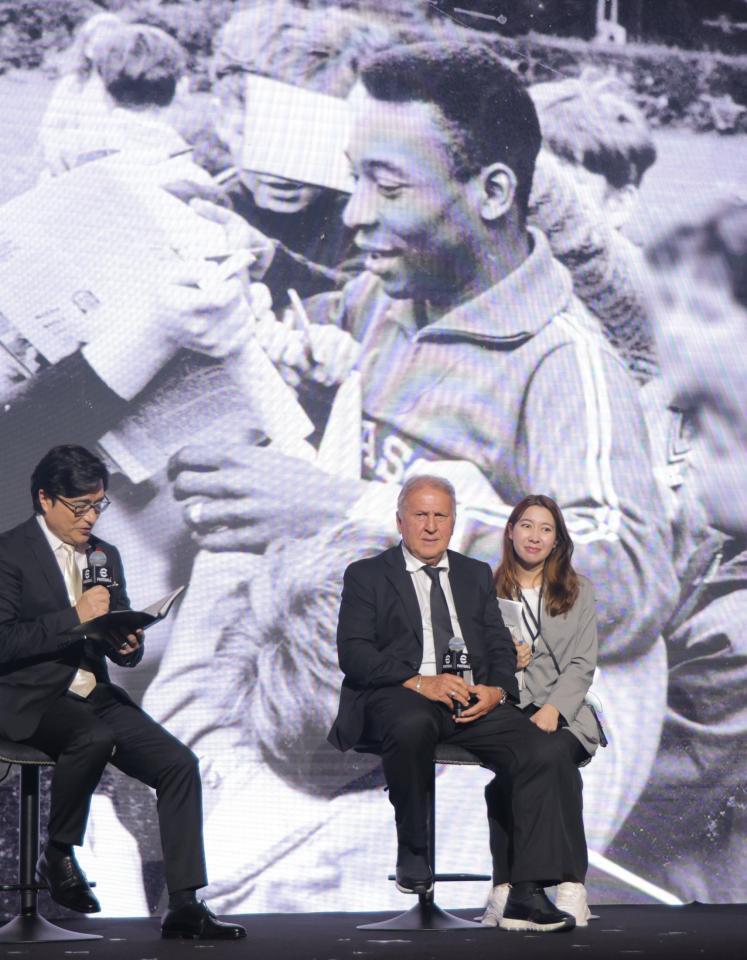 　ペレさんとの思い出を語るジーコ氏（中央）＝撮影・吉澤敬太