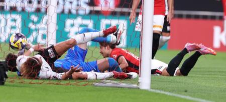 　後半、ゴールを決めた浦和・関根貴大（撮影・金田祐二）