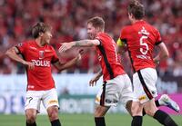 　前半、浦和・グスタフソンがネットを揺らして喜ぶもオフサイドでノーゴール（撮影・金田祐二）