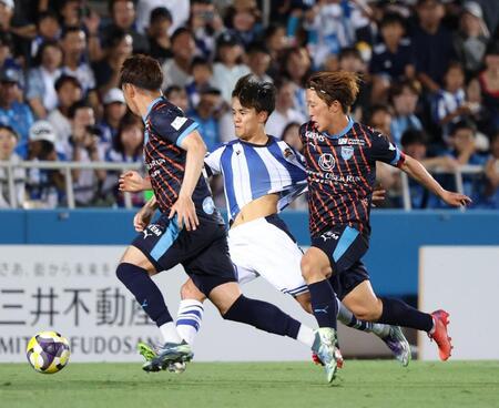 　前半、攻め込むレアル・ソシエダードの久保建英（撮影・金田祐二）