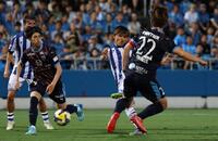 　前半、、シュートを放つレアル・ソシエダードの久保建英（撮影・金田祐二）