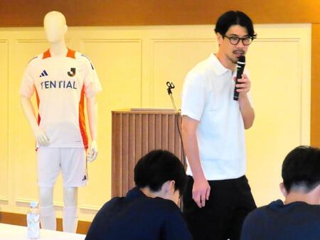 　Ｕ－１５Ｊリーグ選抜選手への睡眠セミナーを行った元Ｊリーガーの酒井隆介氏