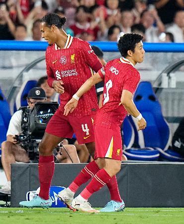 リバプール、横浜Ｍに３-１　親善試合、遠藤航に大きな拍手