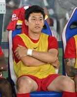 　ベンチスタートとなったリバプール・遠藤航（撮影・伊藤笙子）