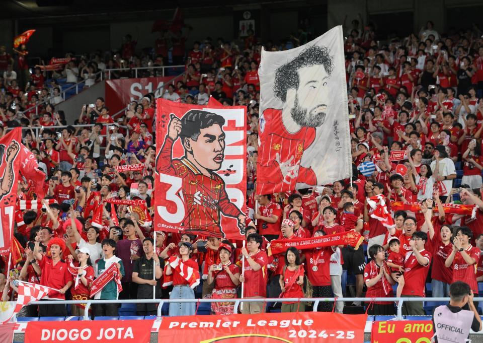 　ゴール裏に詰めかけたリバプールのサポーター（撮影・伊藤笙子）