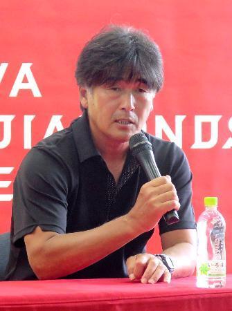 　記者会見する三菱重工浦和の堀孝史監督＝１日、さいたま市