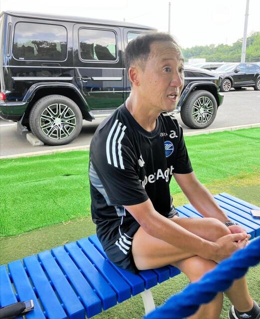 　首位・神戸戦に向けた取材に応じる町田の黒田剛監督