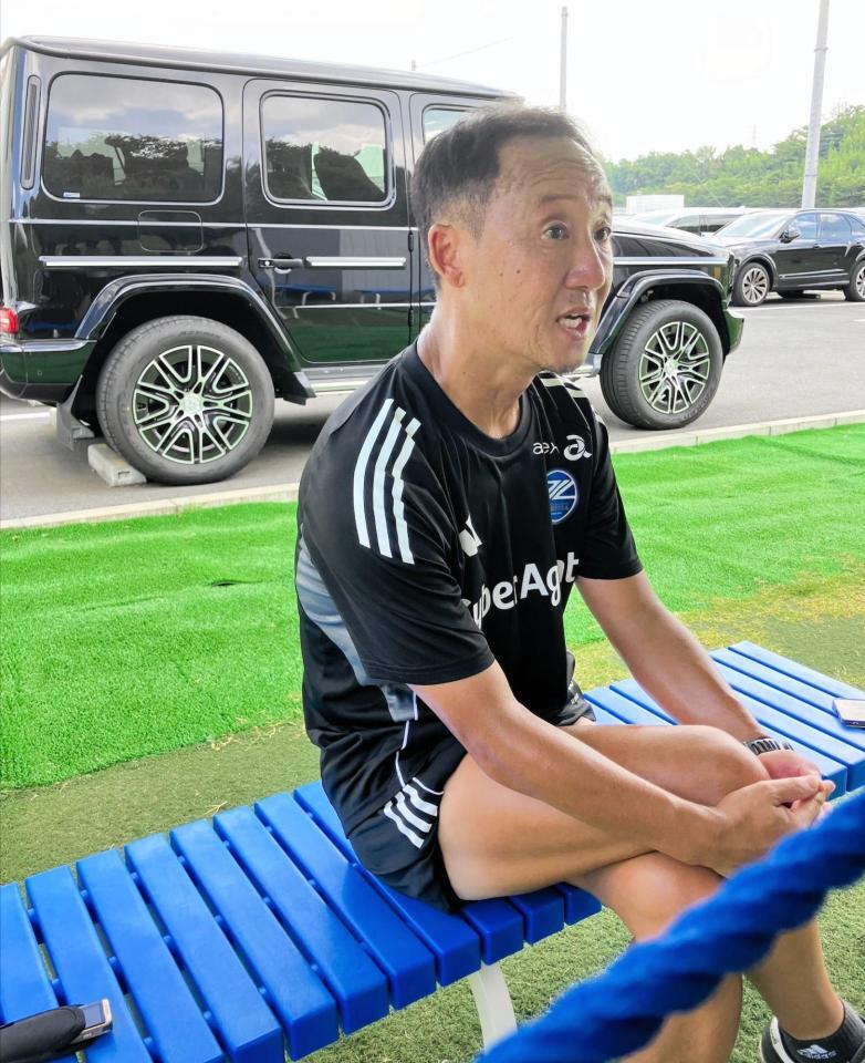 　首位・神戸戦に向けた取材に応じる町田の黒田剛監督