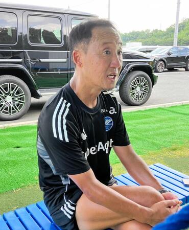 　神戸戦に向けた取材に応じる町田の黒田監督