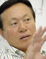 　本紙のインタビューで「サッカーは点の取り合い、１対１の戦いなんだ！」と熱く語る釜本邦茂さん（２０１０年５月１１日撮影）