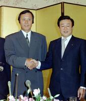 　松下電器サッカー部監督に就任した釜本邦茂さん＝９１年７月１７日、大阪市内のホテル