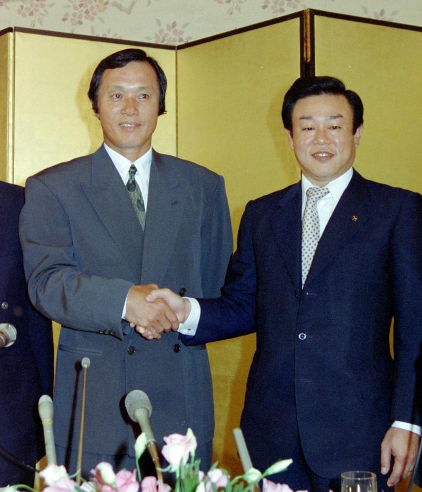 　松下電器サッカー部監督に就任した釜本邦茂さん＝９１年７月１７日、大阪市内のホテル