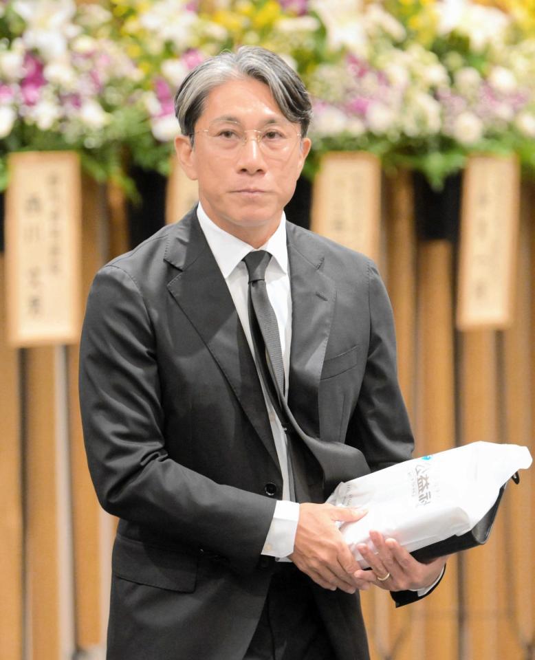 　釜本邦茂氏の通夜に弔問に訪れた前園真聖氏